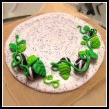 Base mit Ranken und Zebra-Steinchen